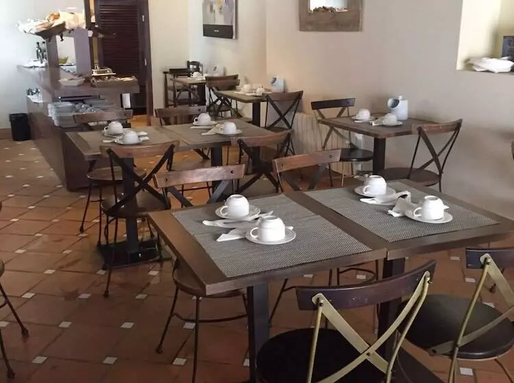 هتل Palacio De Mariana Pineda