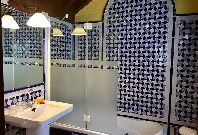 هتل Palacio De Mariana Pineda