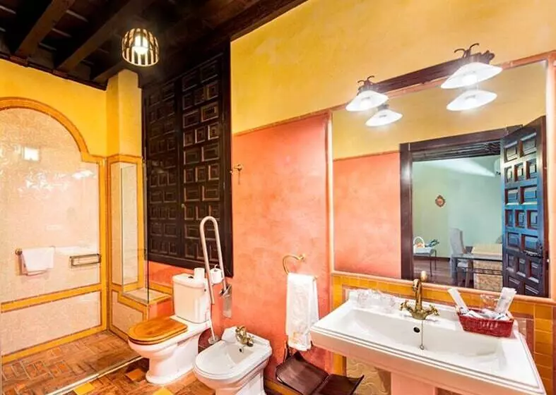 هتل Palacio De Mariana Pineda