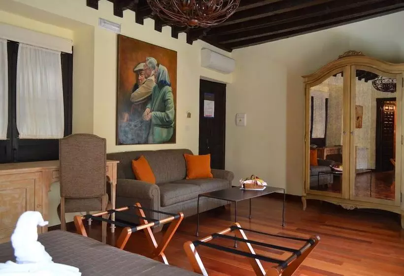 هتل Palacio De Mariana Pineda