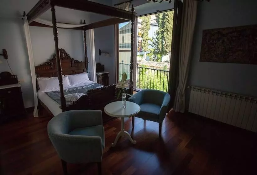 هتل Palacio De Mariana Pineda