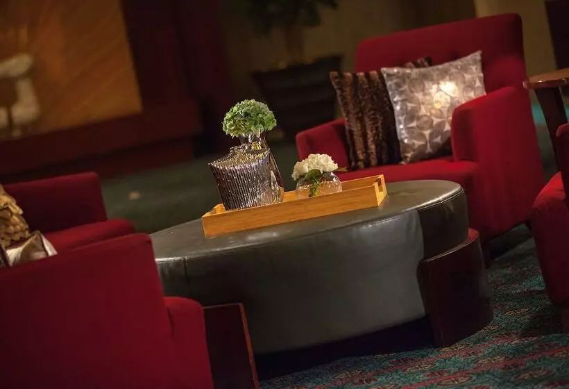 Отель Renaissance Wuhan