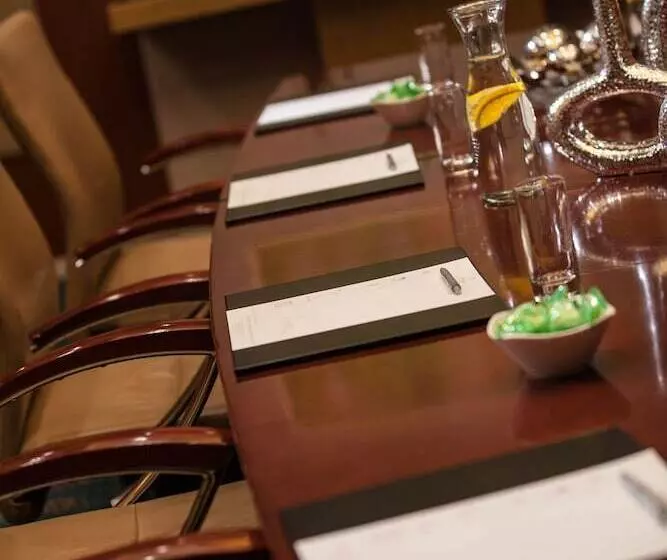 Отель Renaissance Wuhan