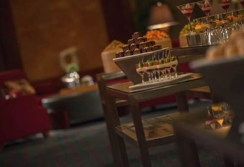 Отель Renaissance Wuhan