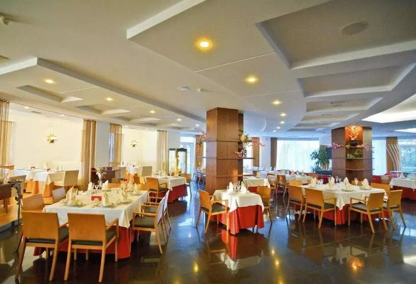 Отель Roche Royal