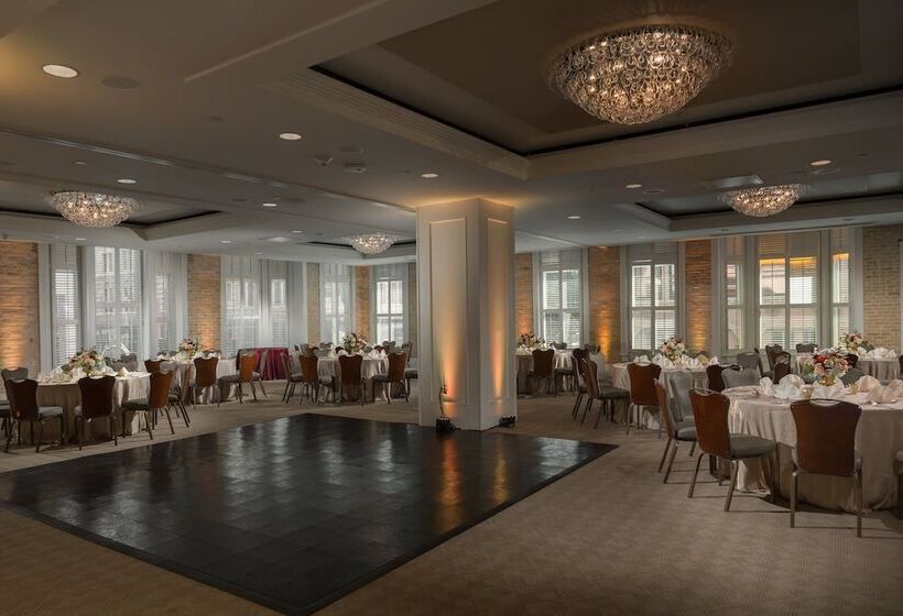 هتل Valencia Riverwalk