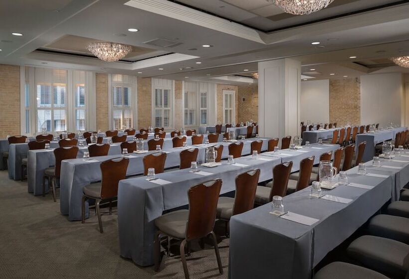 هتل Valencia Riverwalk