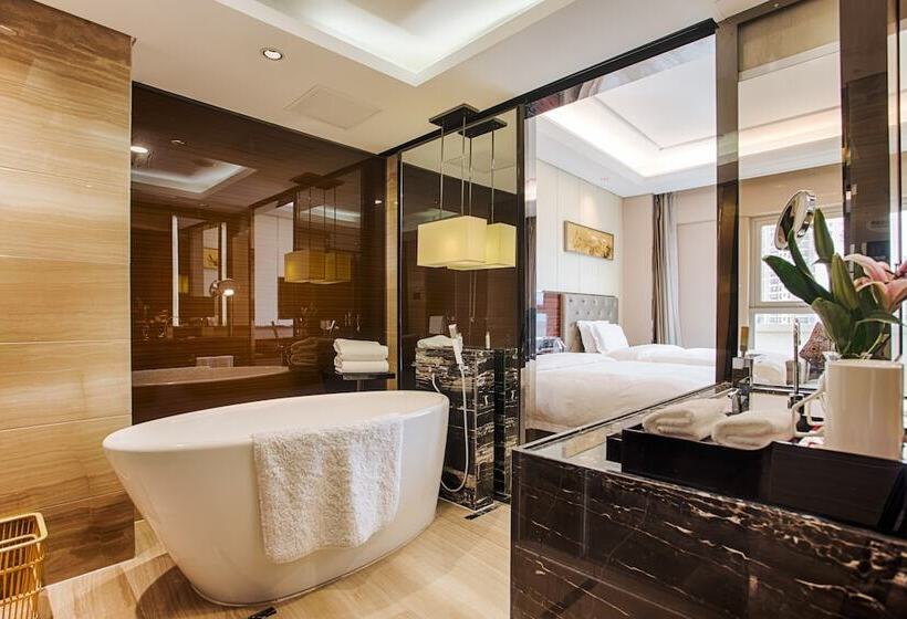 فندق Vaya International