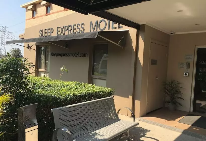 فندق على الطريق Arena