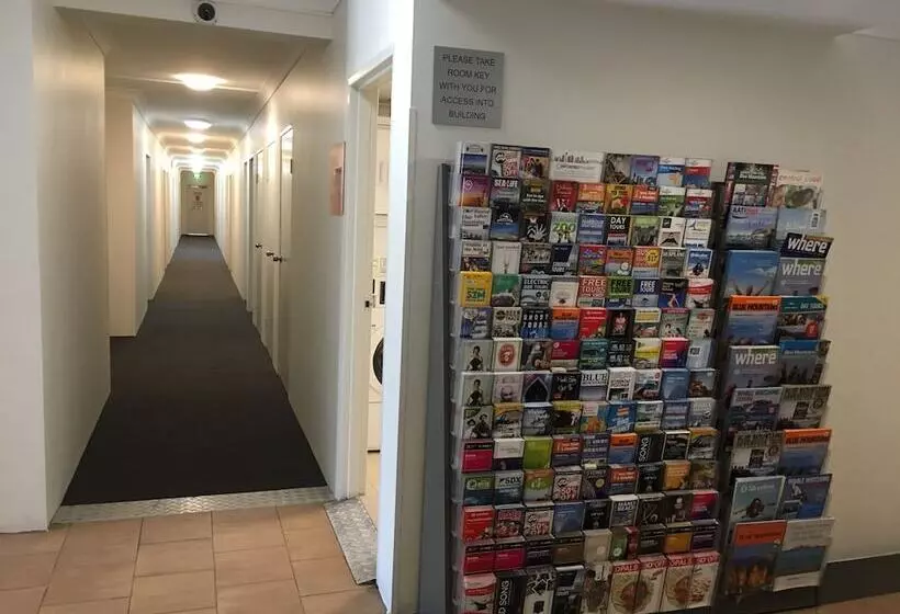 فندق على الطريق Arena