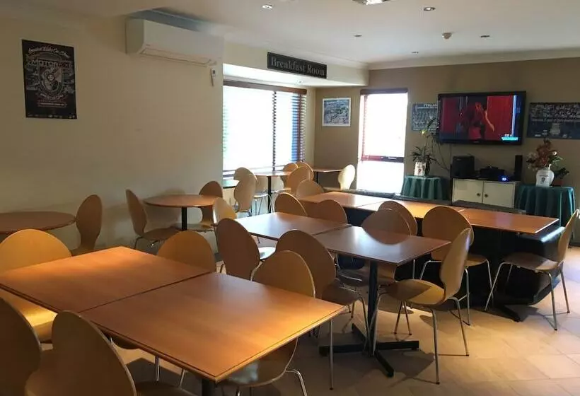 فندق على الطريق Arena