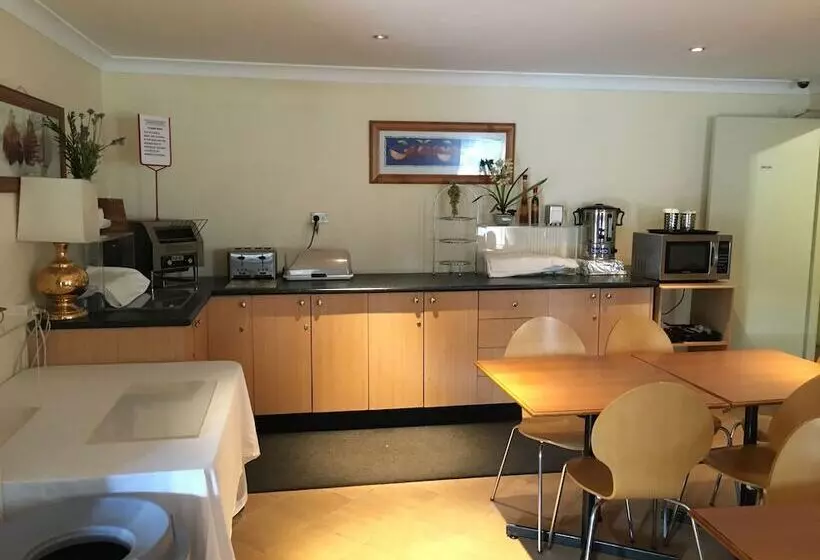 فندق على الطريق Arena