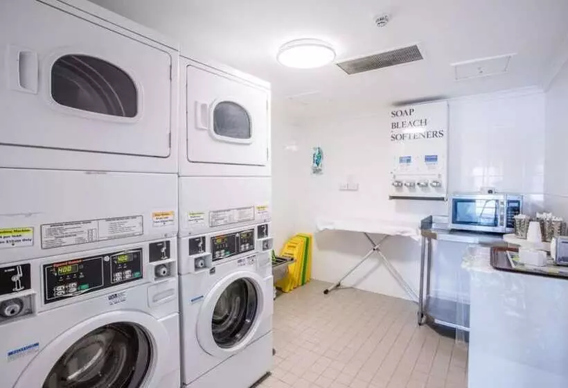 فندق على الطريق Arena