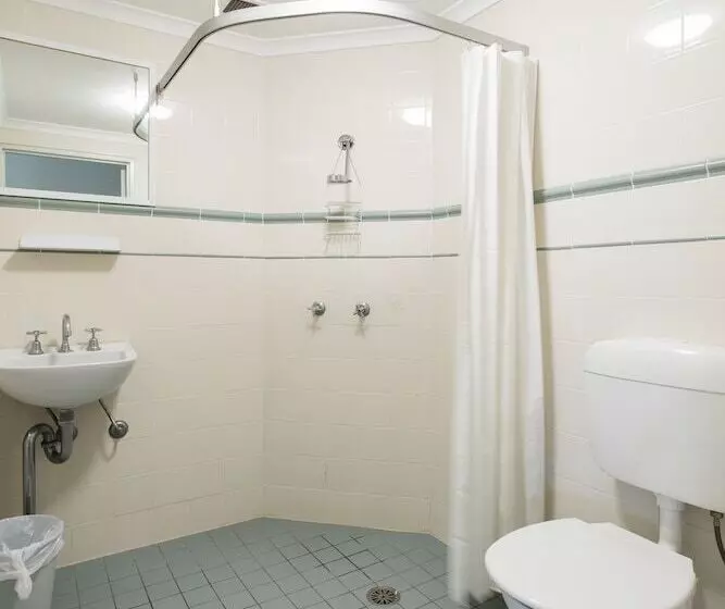 فندق على الطريق Arena