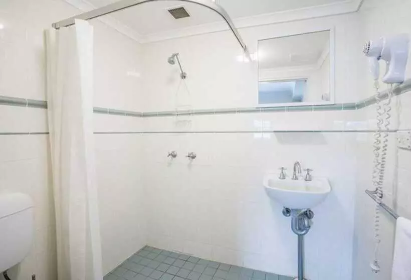 فندق على الطريق Arena