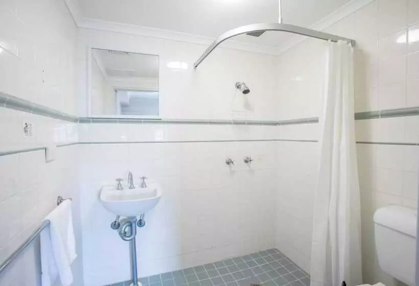 فندق على الطريق Arena