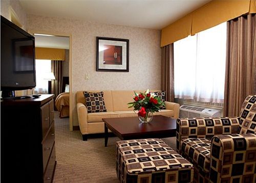 Quality Hotel & Suites Langley