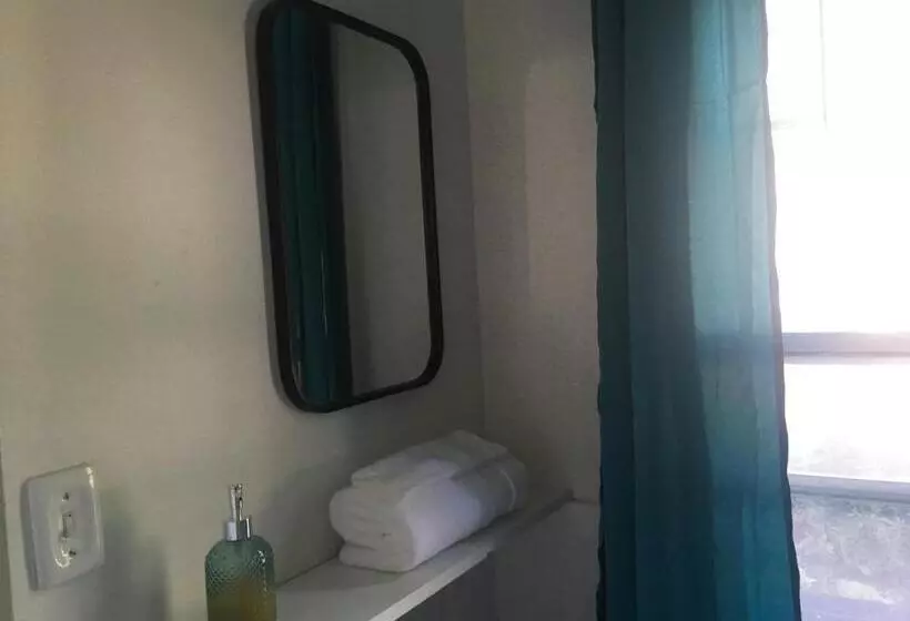 Aamiaismajoitus (B&B) Charlevoix House  The Northside