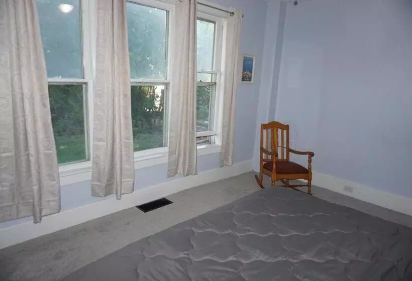 Aamiaismajoitus (B&B) Charlevoix House  The Northside