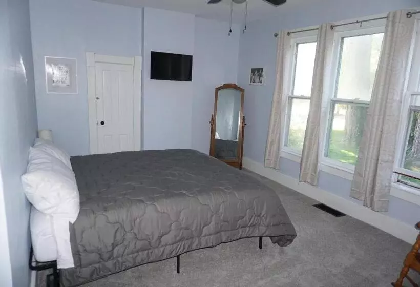 Aamiaismajoitus (B&B) Charlevoix House  The Northside