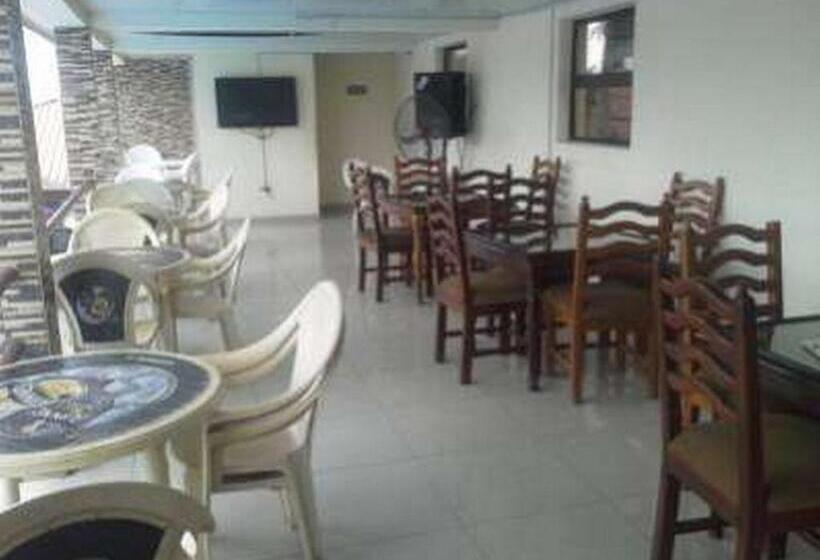 ペンション Room In Lodge   Lotus Hotels And Suites