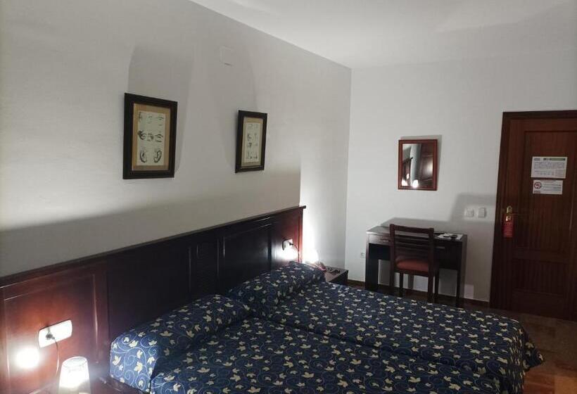 פנסיון Hostal San Cayetano