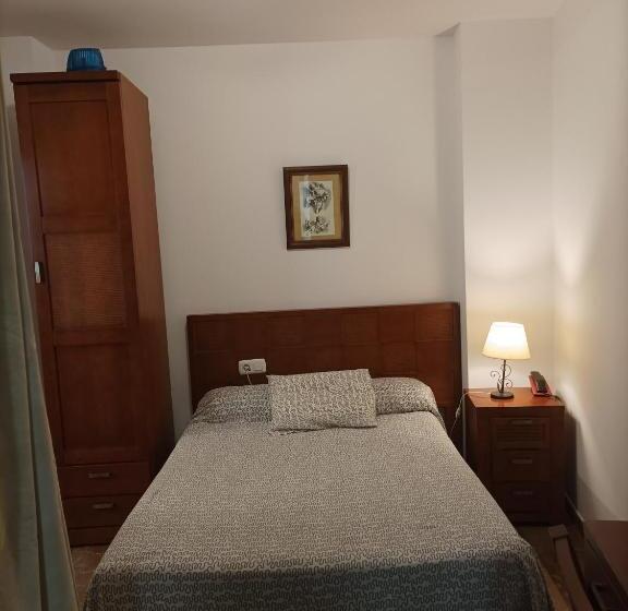 פנסיון Hostal San Cayetano