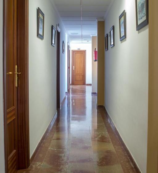 פנסיון Hostal San Cayetano