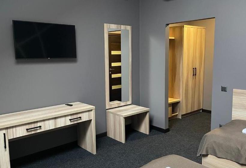 ホテル готельно рестораний комплекс Silver