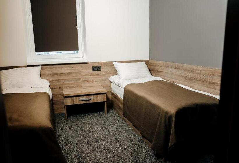 ホテル готельно рестораний комплекс Silver