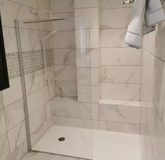 Hotelli Y & P Latchi