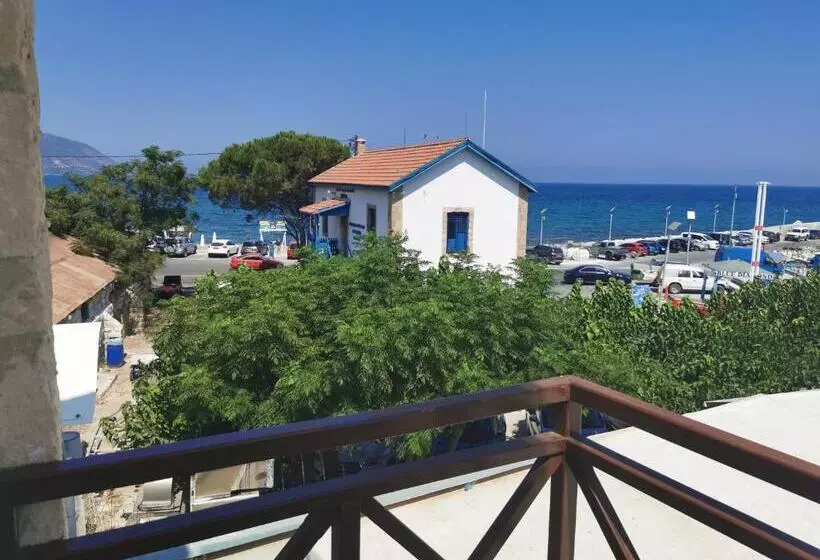 Hotelli Y & P Latchi