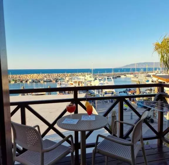 Hotelli Y & P Latchi