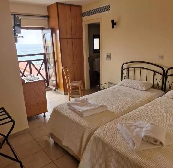 Hotelli Y & P Latchi