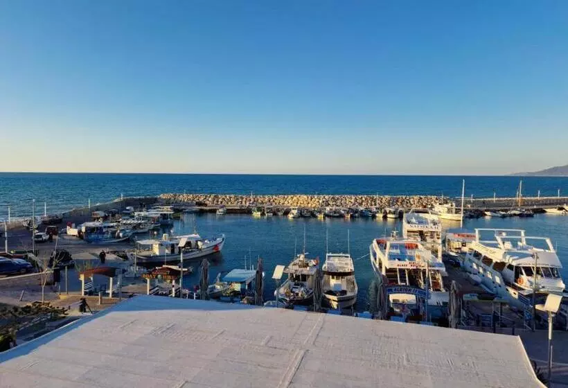 Hotelli Y & P Latchi