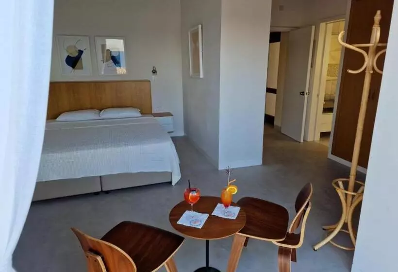 Hotelli Y & P Latchi