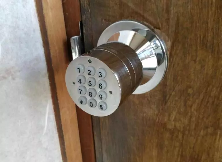 پانسیون ゲストハウスこねくと