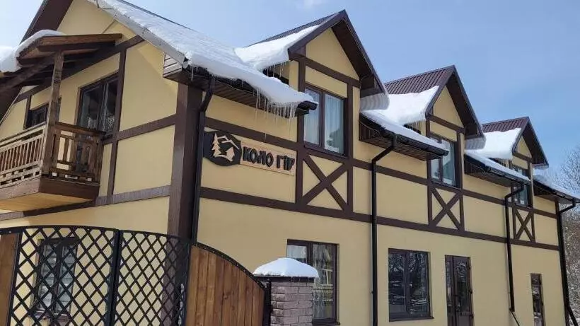 Hotelli коло гір