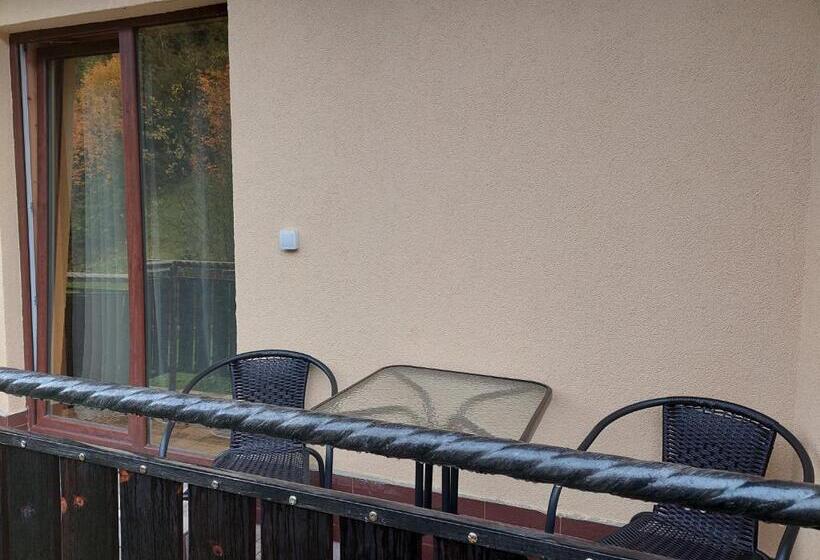 Szálloda коло гір