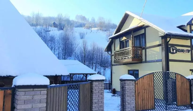 Hotelli коло гір