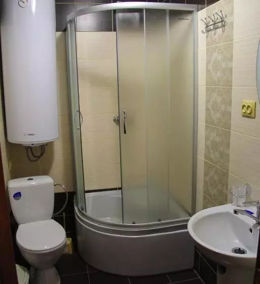 Hotelli коло гір