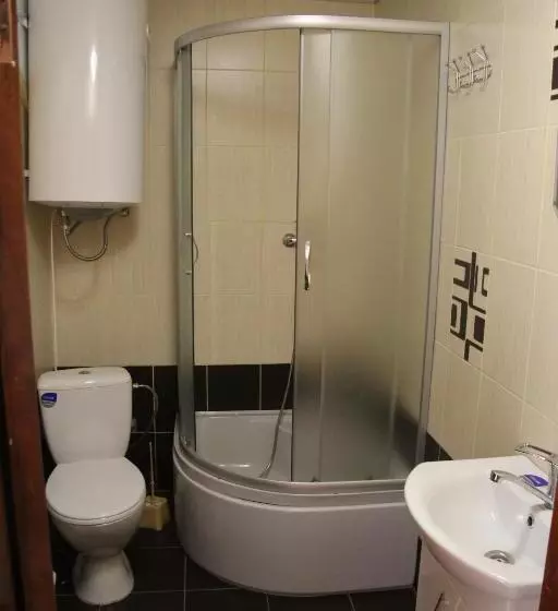 Hotelli коло гір