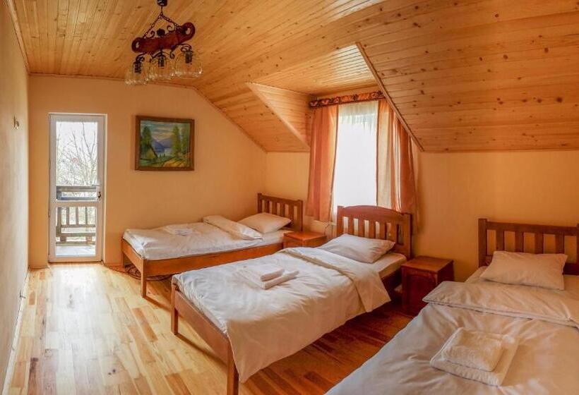 Szálloda коло гір