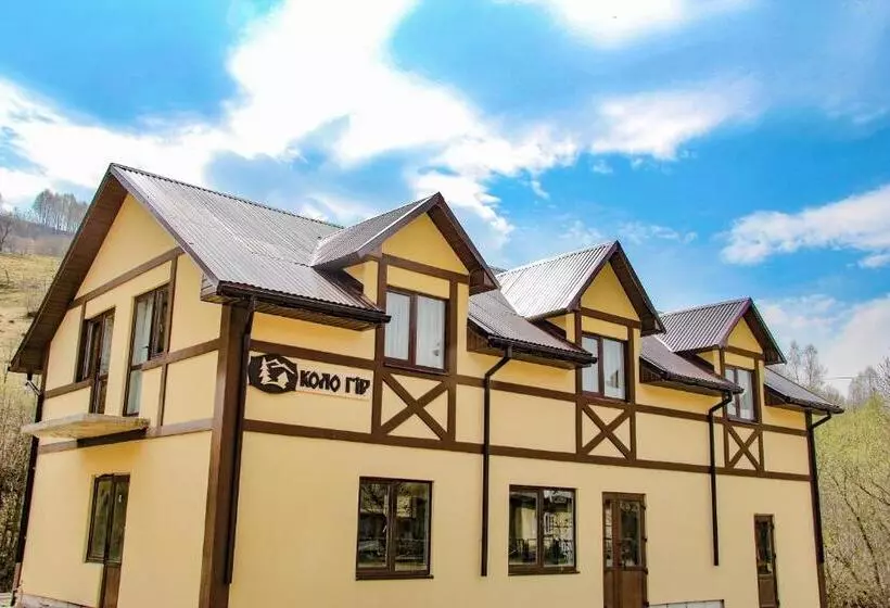 Hotelli коло гір