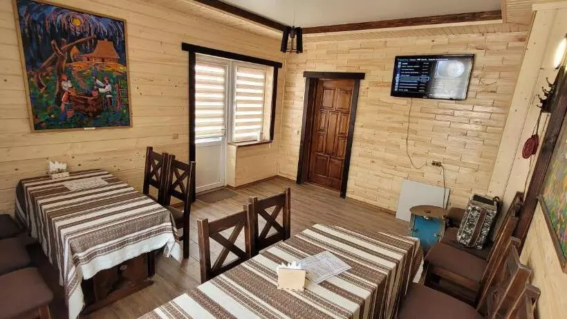 Hotelli коло гір