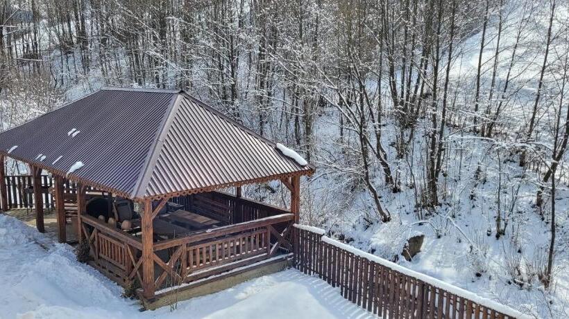 Szálloda коло гір