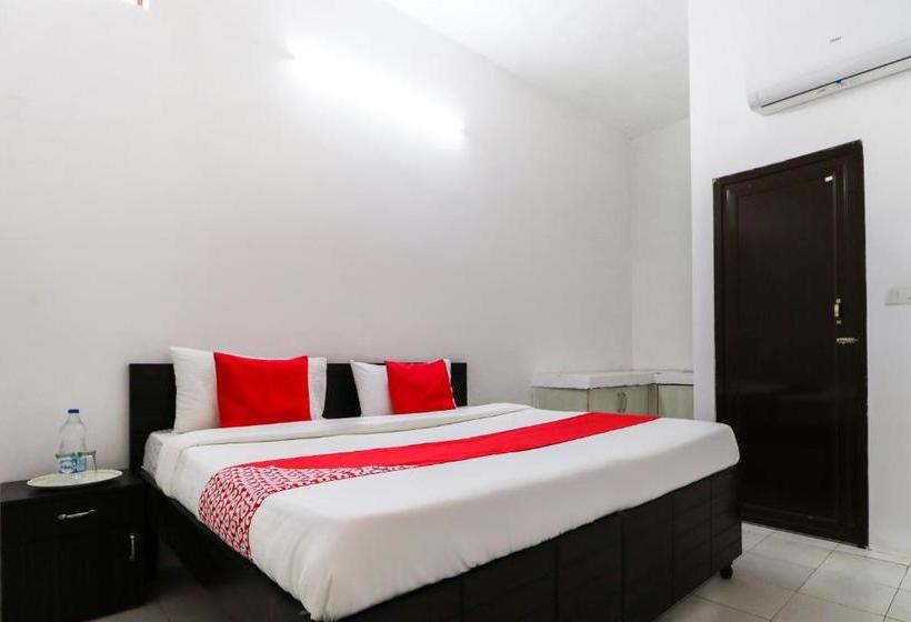 Отель Oyo 60479 The Corner House 200ft Road