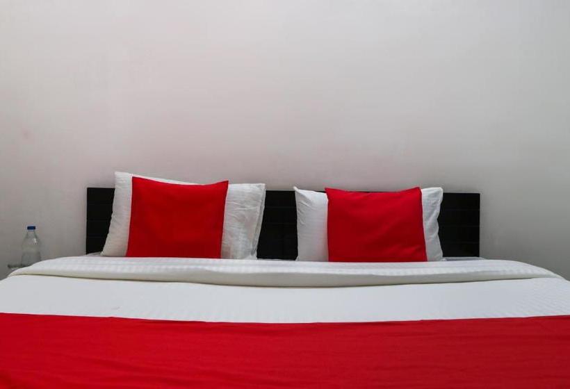 Отель Oyo 60479 The Corner House 200ft Road