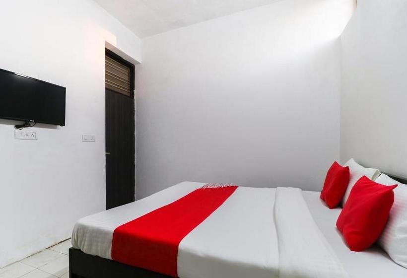 Отель Oyo 60479 The Corner House 200ft Road