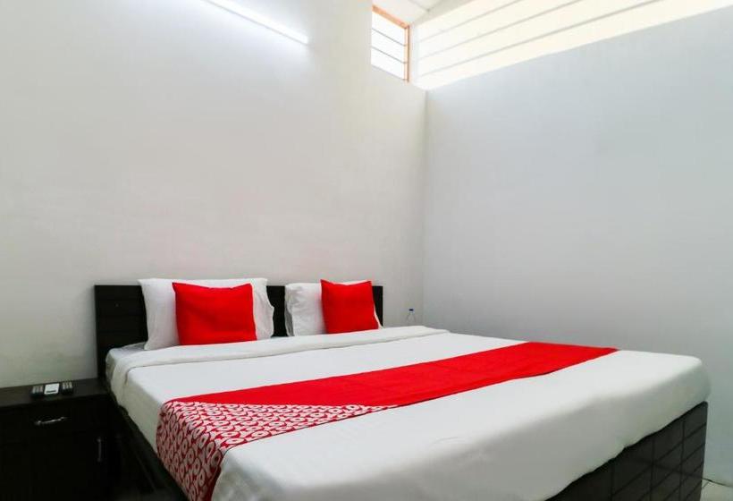 Отель Oyo 60479 The Corner House 200ft Road